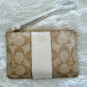 NWT Coach Corner Zip Wristlet In Signature Canvas